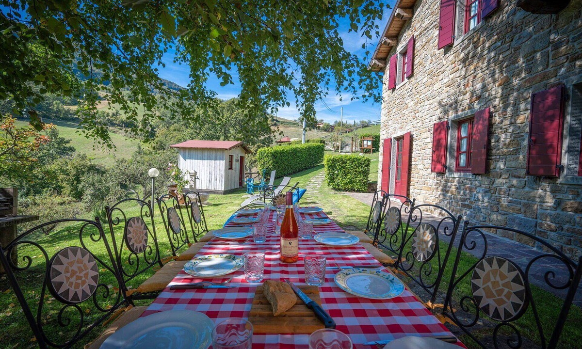 Cutigliano Apartment | Lovely apartment for 4 people with WIFI, pool, TV and pets allowed