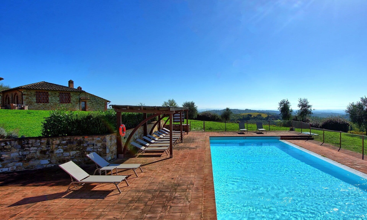 Castelnuovo Berardenga Apartment | Lovely apartment for 2 people with pool, A/C, TV and panoramic view, close to Siena