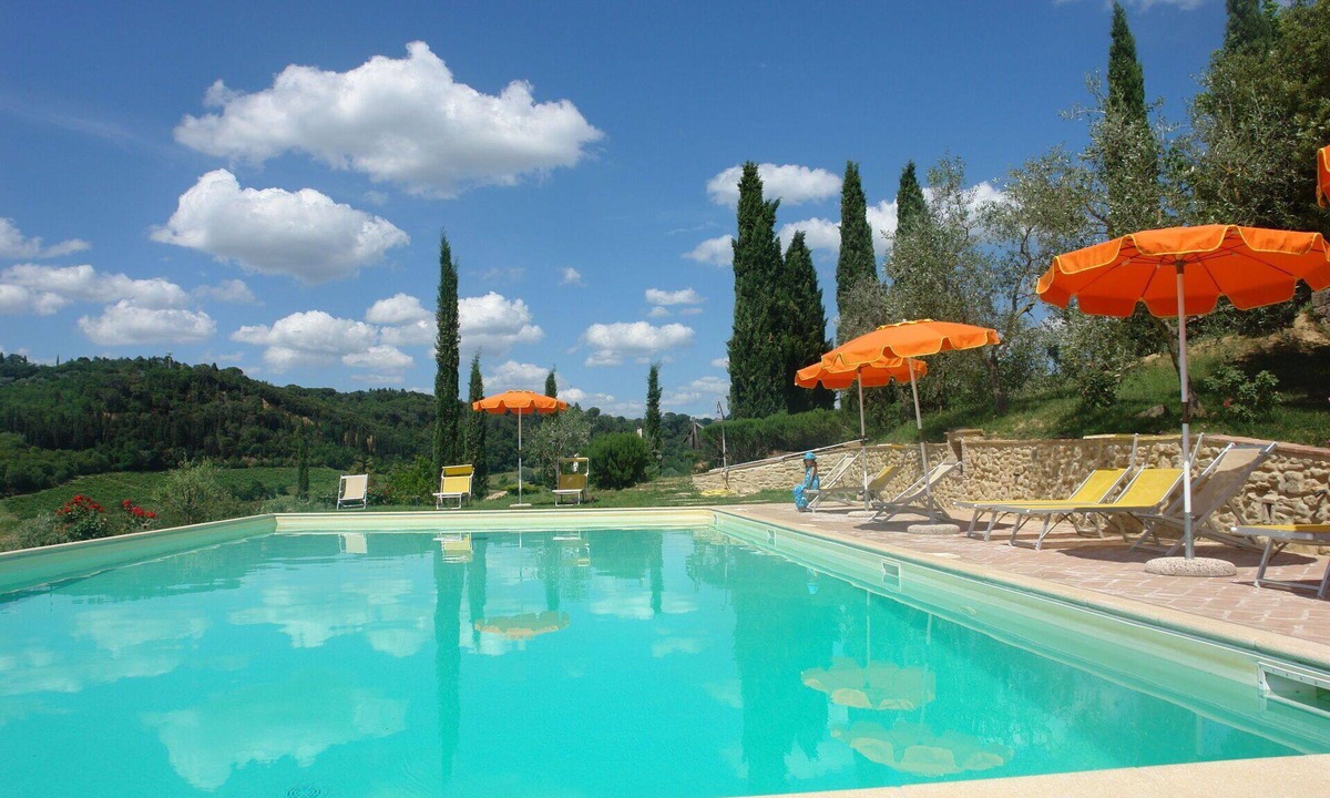 Poggiarello Villa | Lovely apartment in villa with WIFI, pool, TV, patio and panoramic view, close to San Gimignano