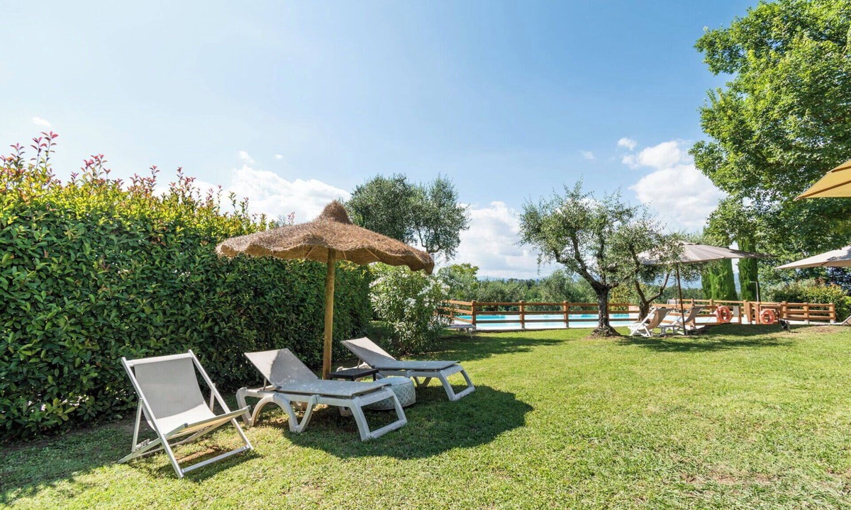 Stabbia Villa | Lovely apartment in villa with pool, A/C, WIFI, TV, patio, pets allowed and panoramic view