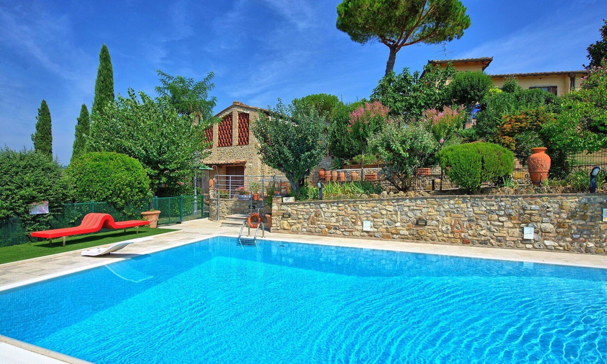 San Gimignano Apartment | Lovely apartment for 2 people with pool, WIFI, A/C, TV and panoramic view