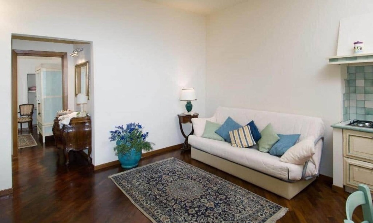 Prato Apartment | Lovely one-bedroom apartment in period building downtown (7)