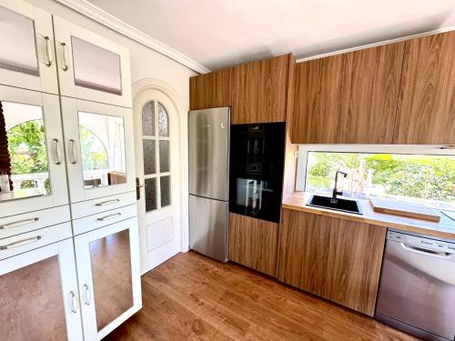 Torreblanca Apartment | Luminous studio apartment in a villa with pool