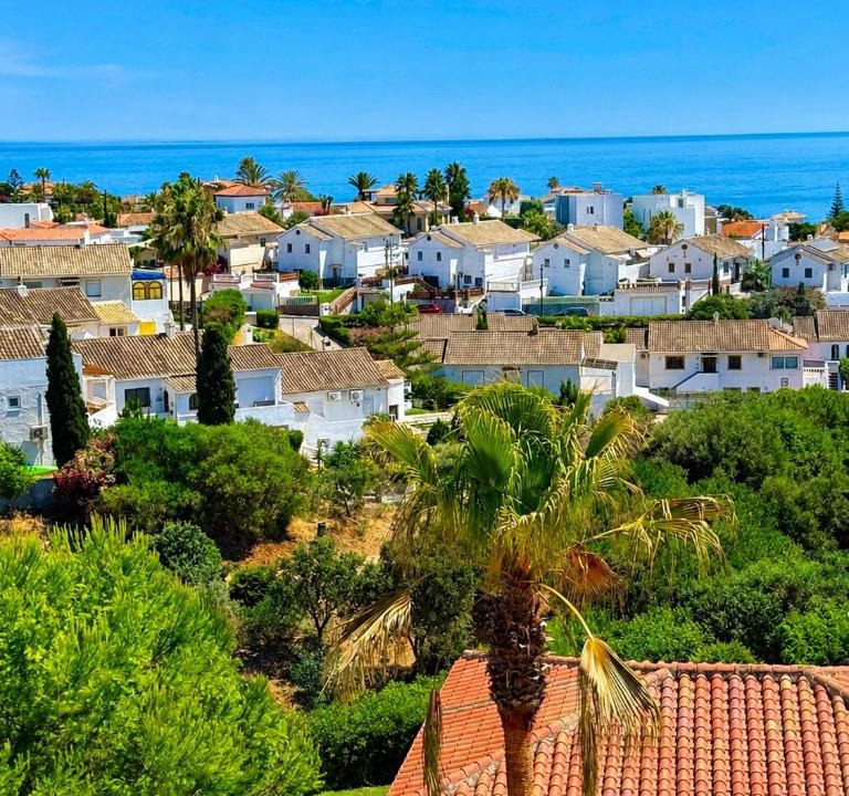 El Faro Apartment | Luna del Faro -Ocean views and Pools by Budha Apartments