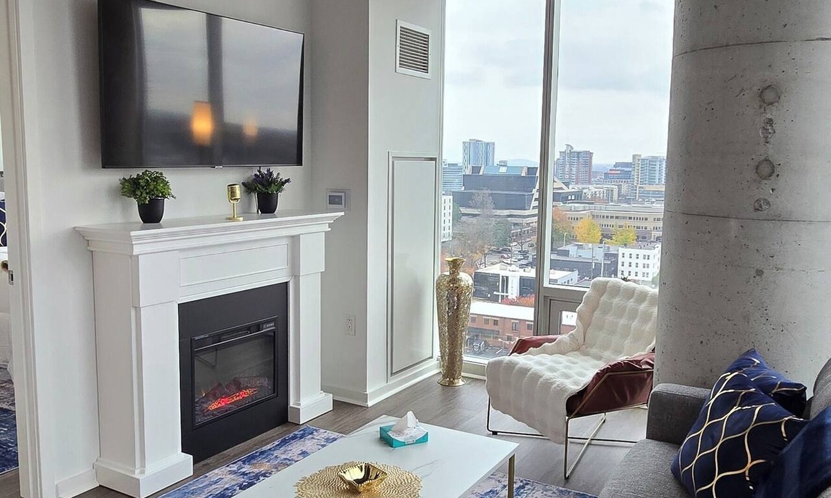 Music Row Apartment | Luxe 1-Bed Corner Suite in Music Row Nashville - Coworking, Gym, Skyline Views