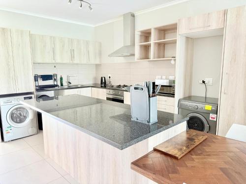 Century City Apartment | Luxe Manhattan Quarters