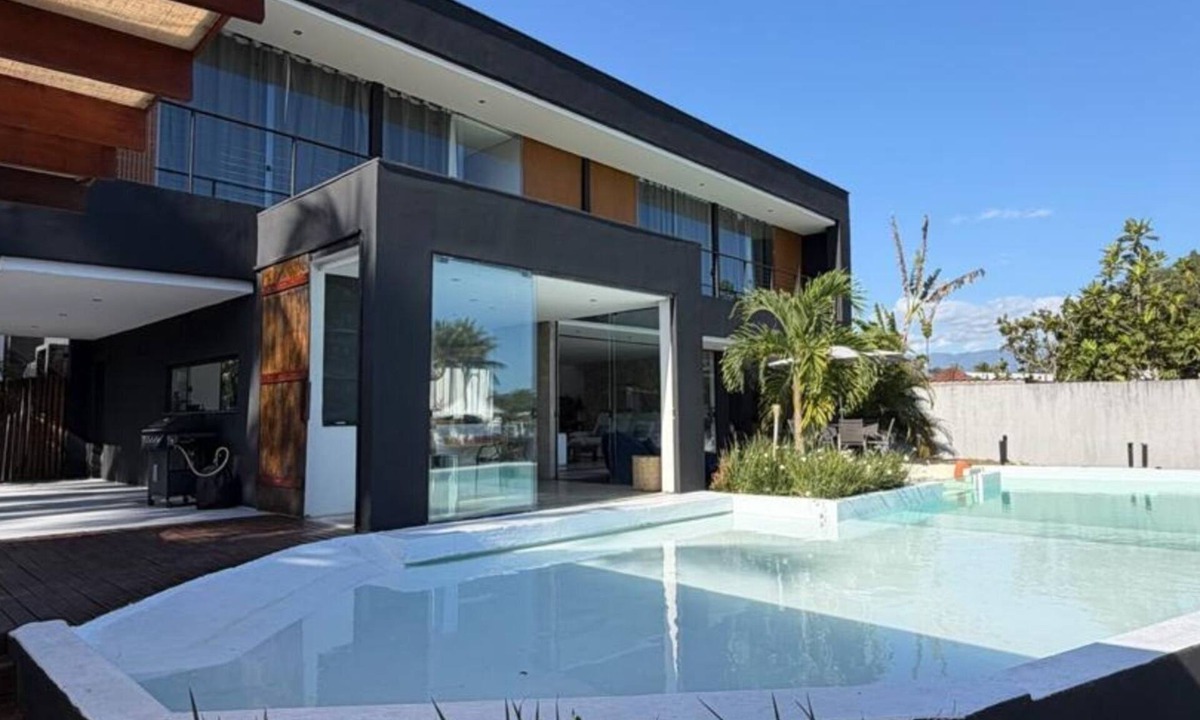 Japuiba House | LUXOBRASIL #AR23 Canal House Porto Bracuhy Vacation Rentals