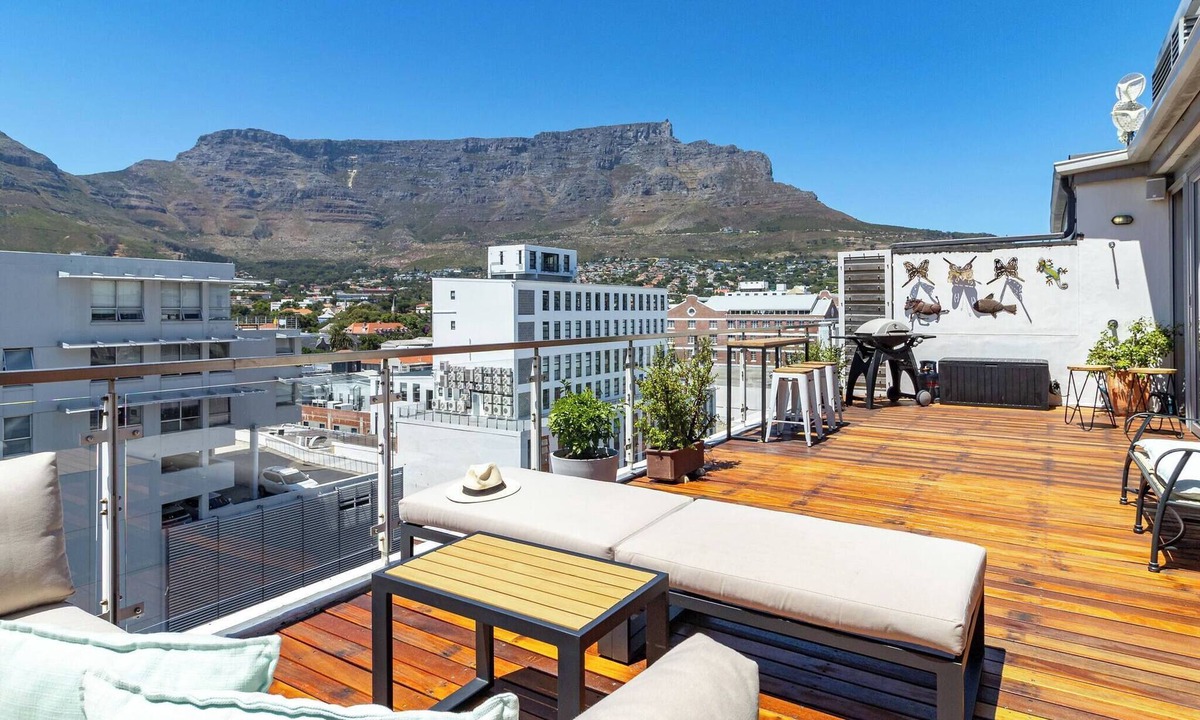 Cape Town City Centre Apartment | Luxurious 2-Bedroom Penthouse with Stunning Views in Central Cape Town