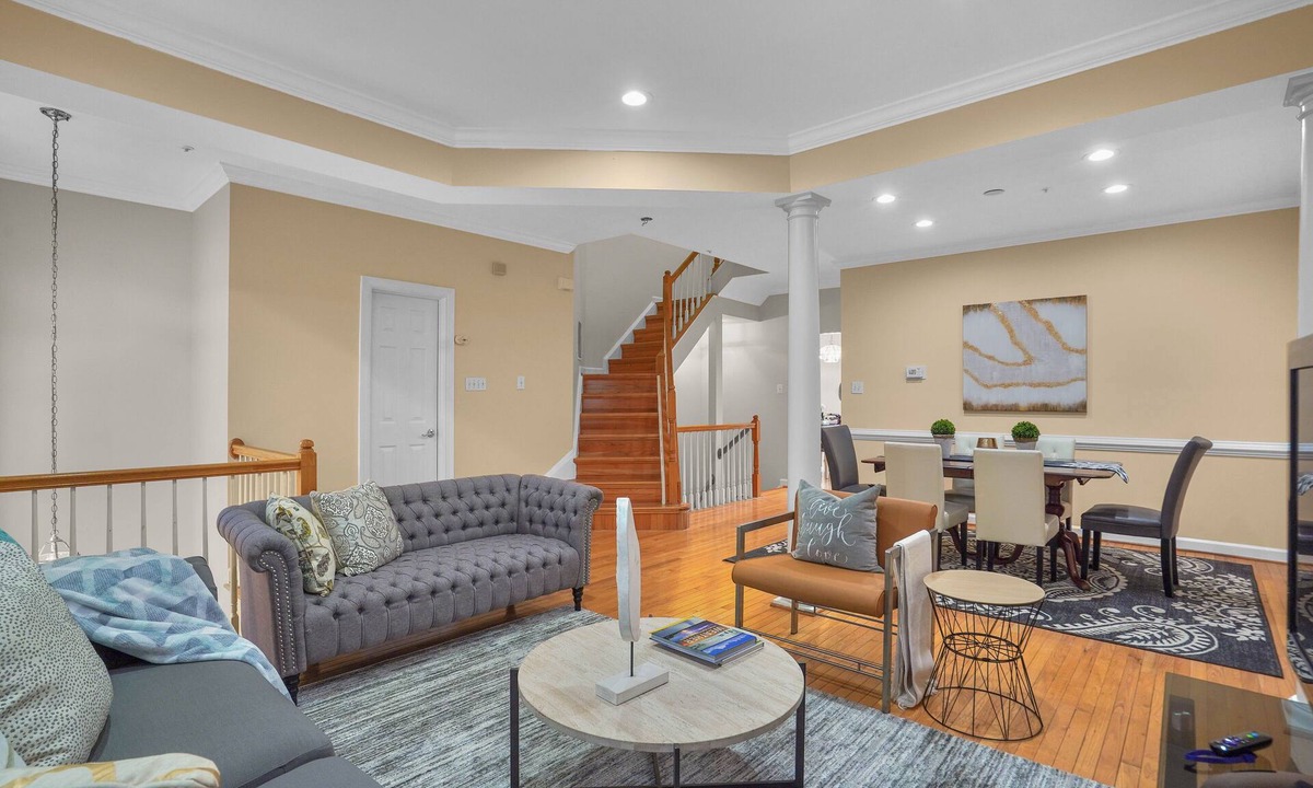 North Potomac House | Luxurious 4 Bedroom Townhome Close to DC Metro Area