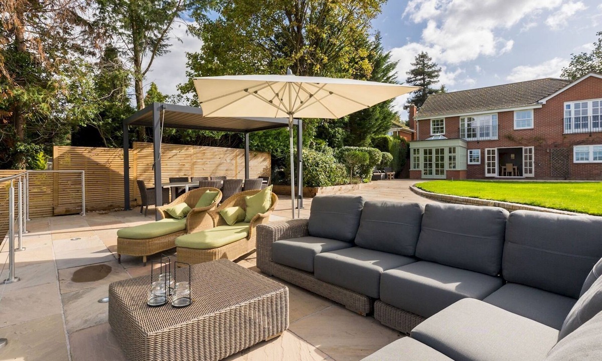 Tiddington House | Luxurious Riverside 4Bed Family Home, Tiddington - Pass The Keys