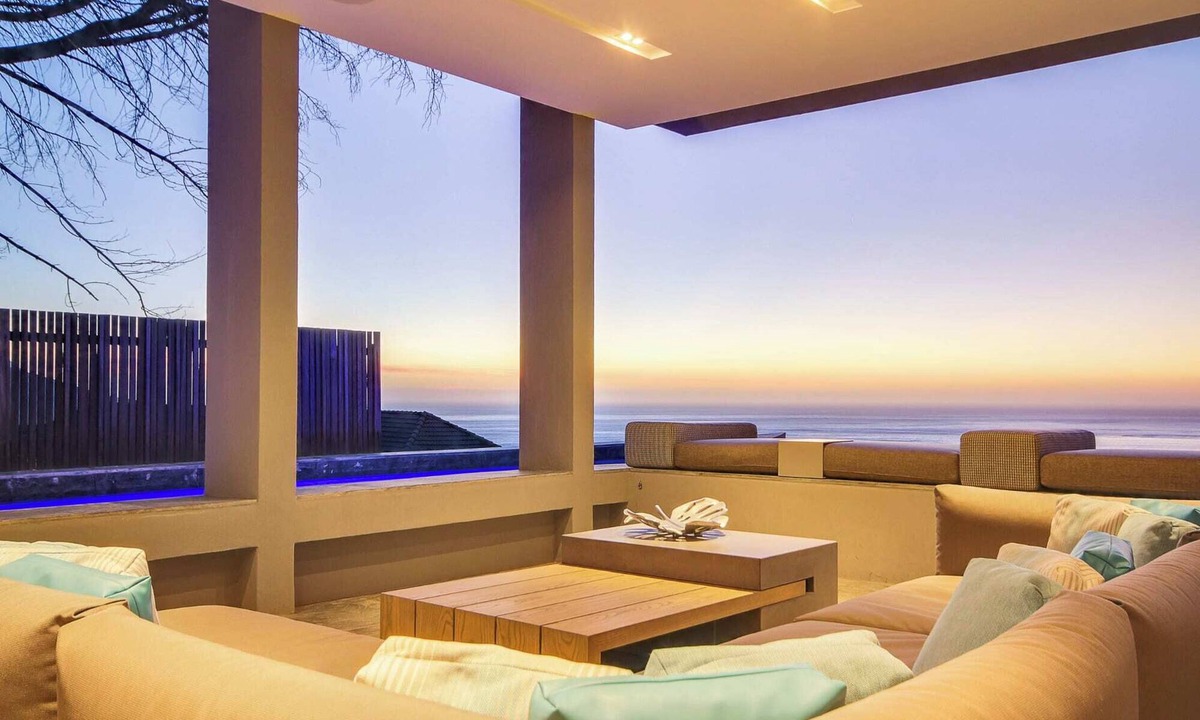 Camps Bay Villa | Luxurious Villa over 3 Levels with Lift (Geneva House)