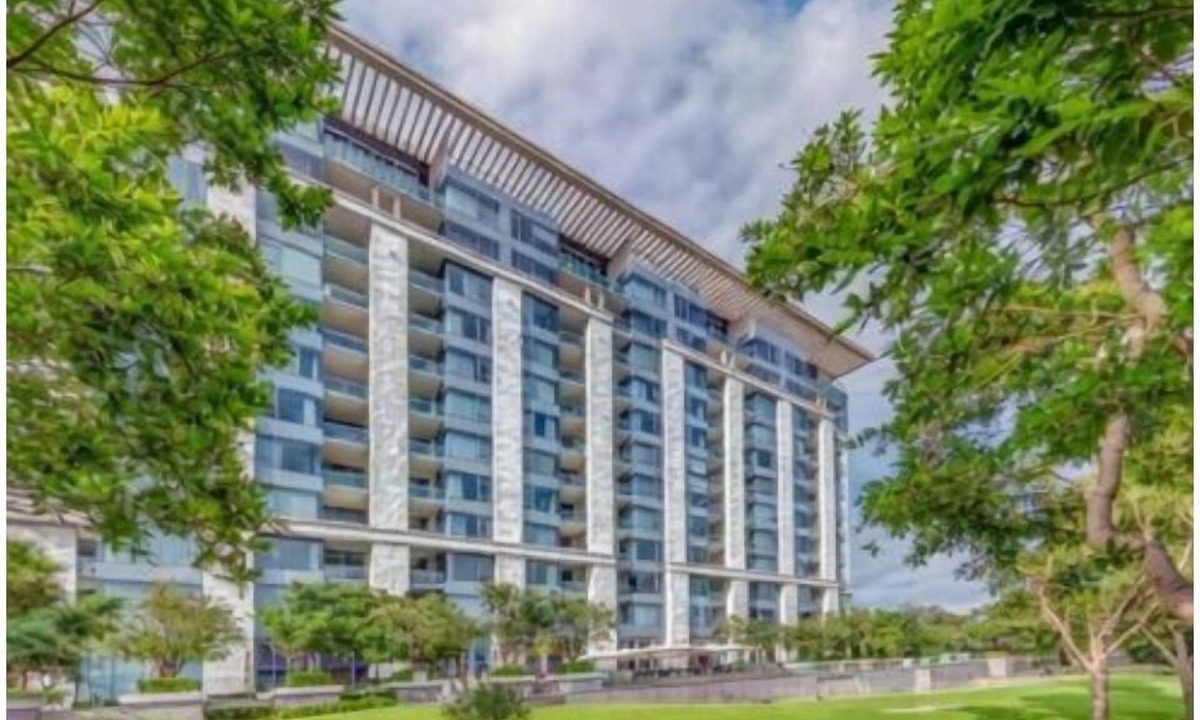 Greater Johannesburg Metropolitan Area Apartment | Luxury 2BR Embassy Towers Apartment and spa. Sandton.