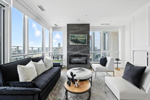 Downtown Toronto Apartment | Luxury 2BR Suite in Heart of Toronto Entertainment