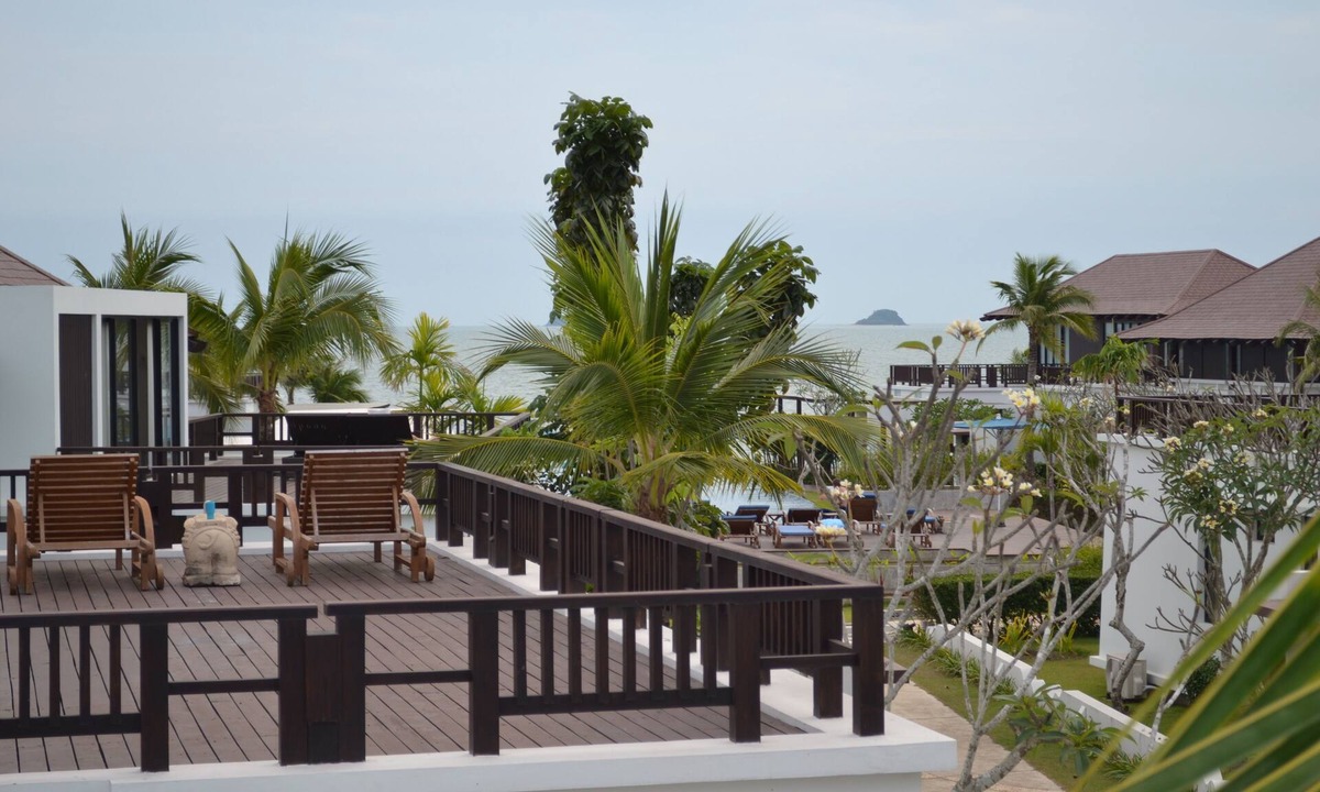Chakphong House | Luxury 3BR Home at Beachfront Property