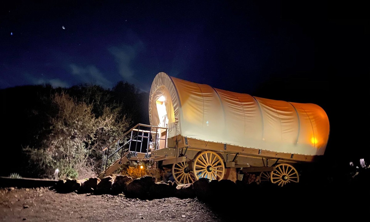 Thousand Oaks House | Luxury Covered Wagon in Santa Monica Mountains close to Malibu w/ King Bed
