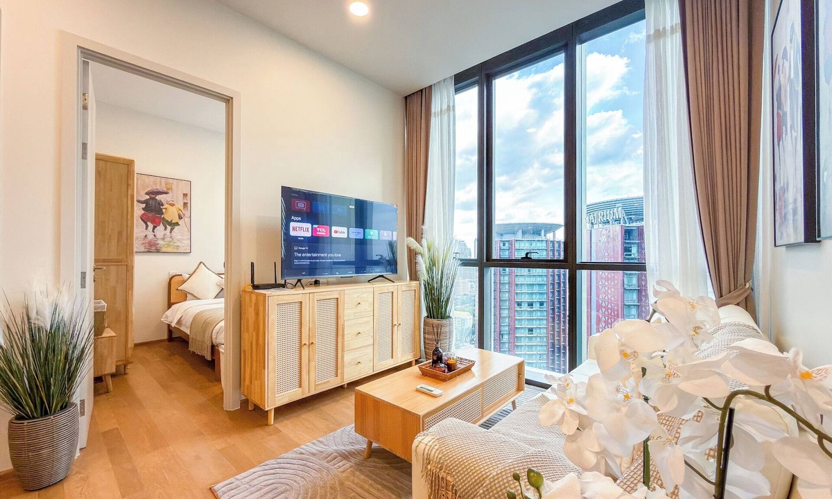 Pathumwan Apartment | Luxury Downtown Bangkok 2BR 2BA · Sky Pool Gym · 5MIN Walk to Siam Paragon