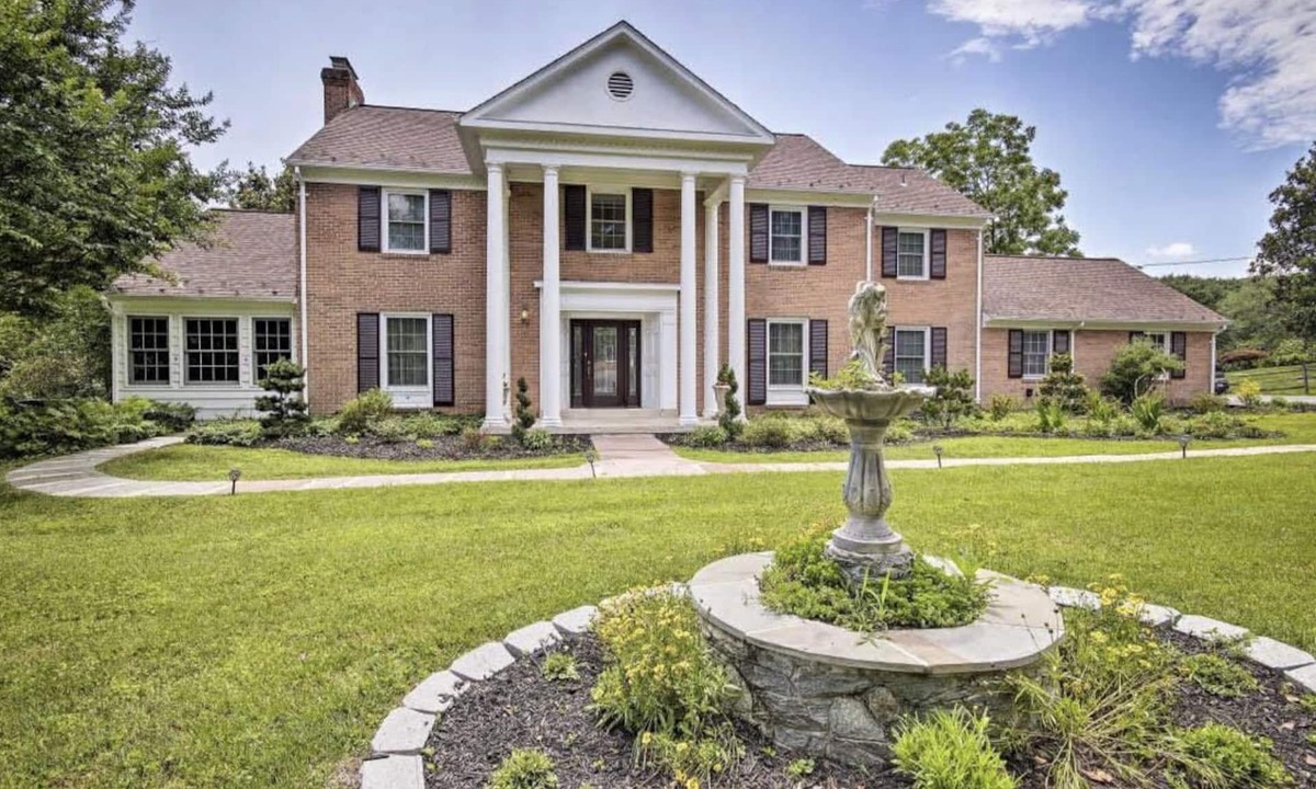 Potomac House | Luxury Estate just minutes from D.C.- Cherry Blossom Season 2023