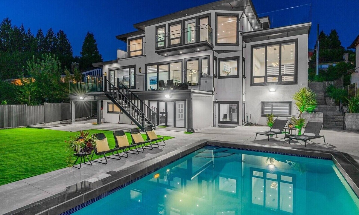 West Vancouver House | Luxury Large Private Modern Home with Pool