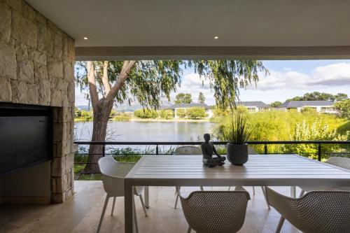 Cape Winelands House | Luxury Lodge 5F, Pearl Valley Golf Estate