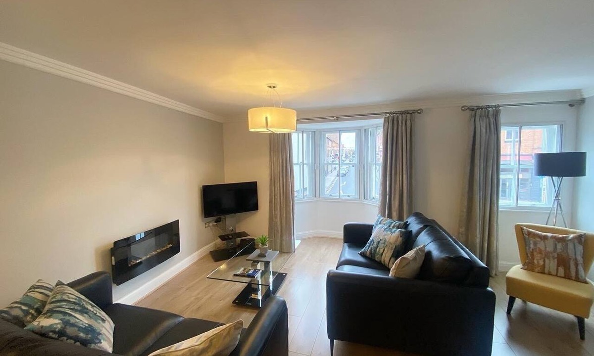 City Centre Apartment | Luxury, modern town centre, 2 beds, free parking for one vehicle