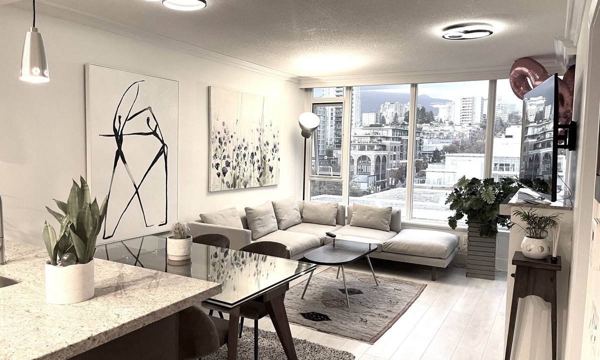 Lower Lonsdale Condo | Luxury one Bedroom Condo at the Pier