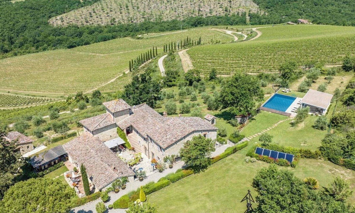 Gaiole in Chianti Villa | Luxury Tuscany Hillside Villa With Heated Pool Close to Chianti Towns and Siena