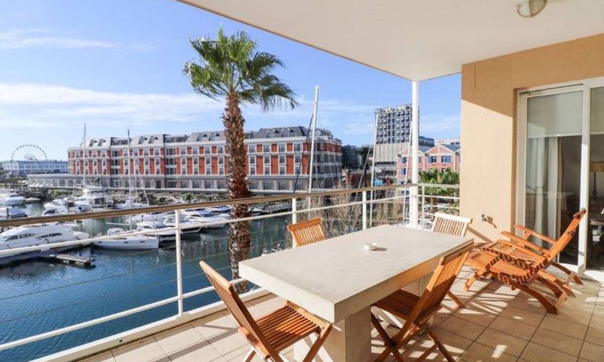 Victoria and Alfred Waterfront Apartment | Luxury Two Bedroom Apartment