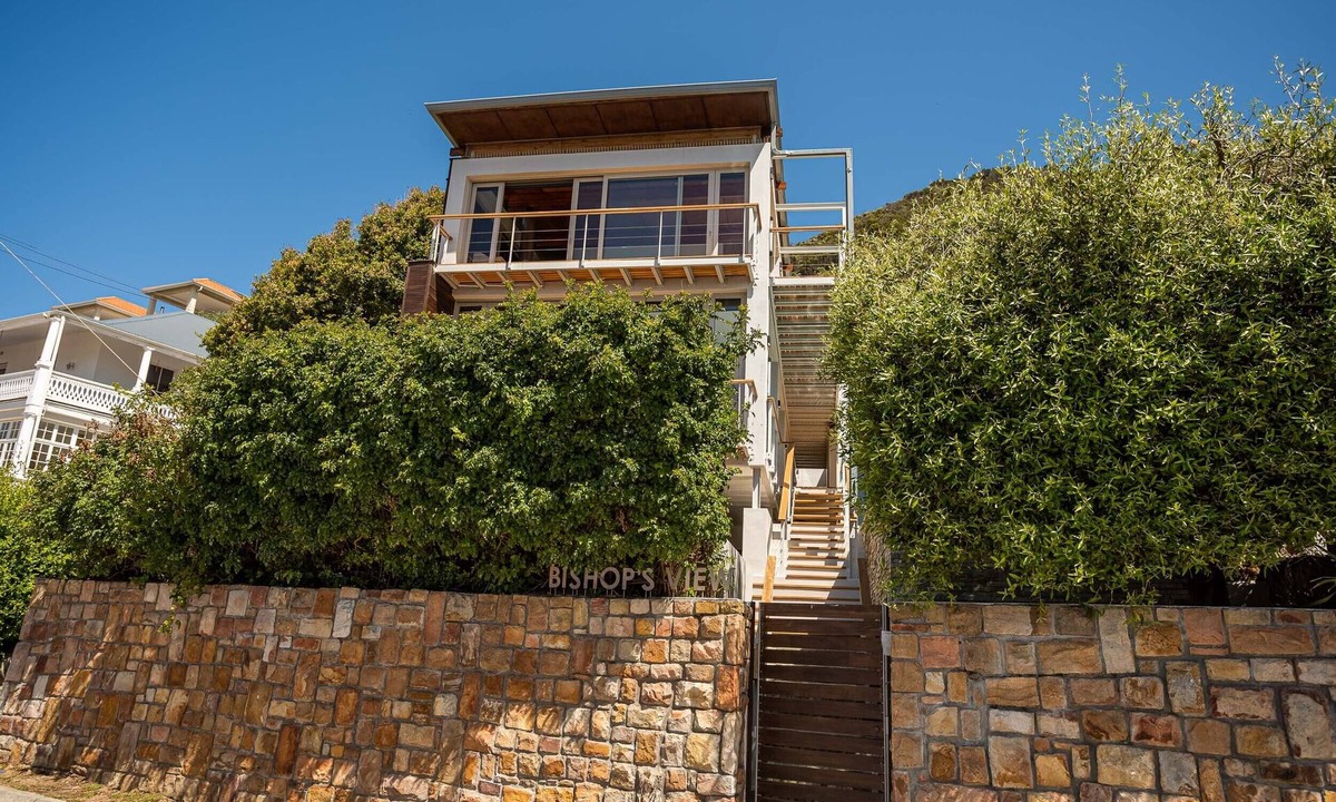 Kalk Bay Villa | Luxury Villa is situated in the heart of Kalk Bay, on the warm False Bay coast.