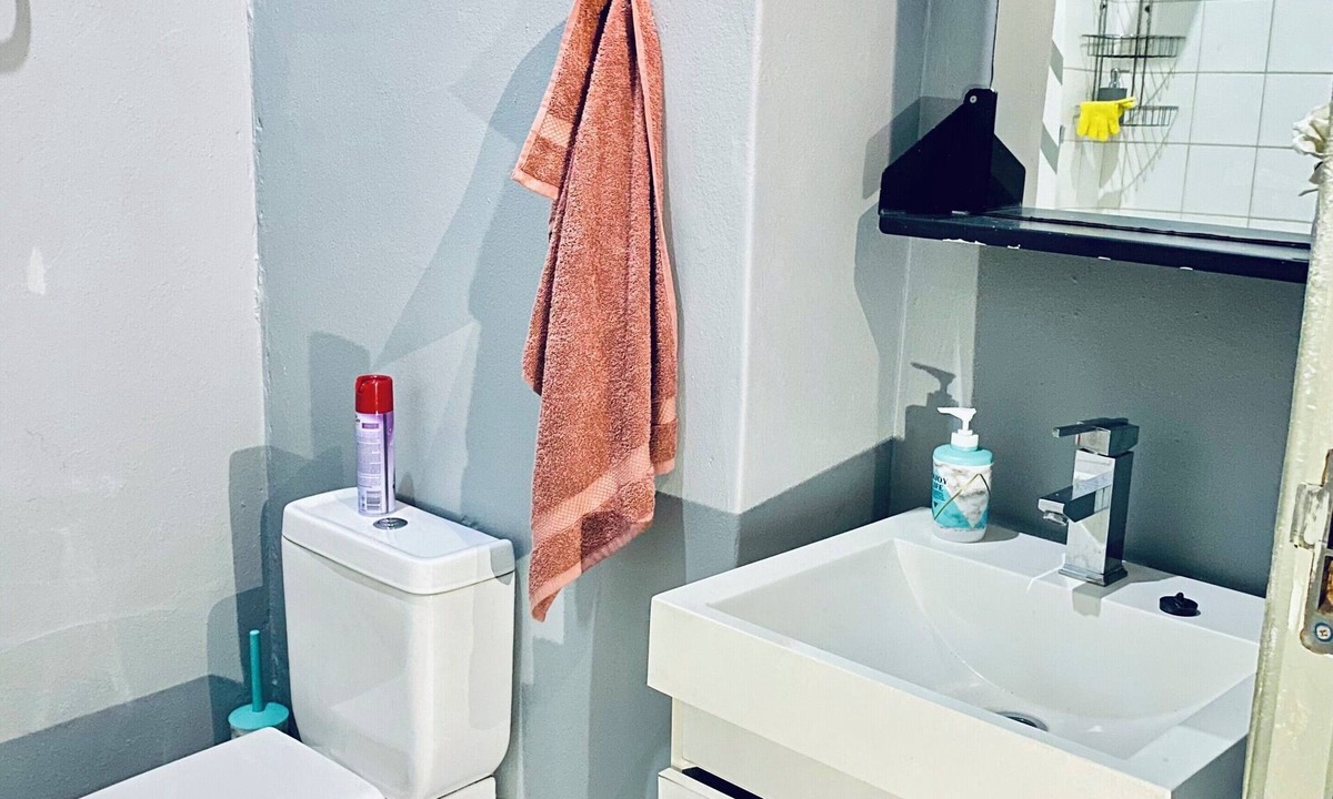 Downtown Johannesburg Apartment | Maboneng CBD Comforts Your stylish urban hideaway in the heart of Maboneng!