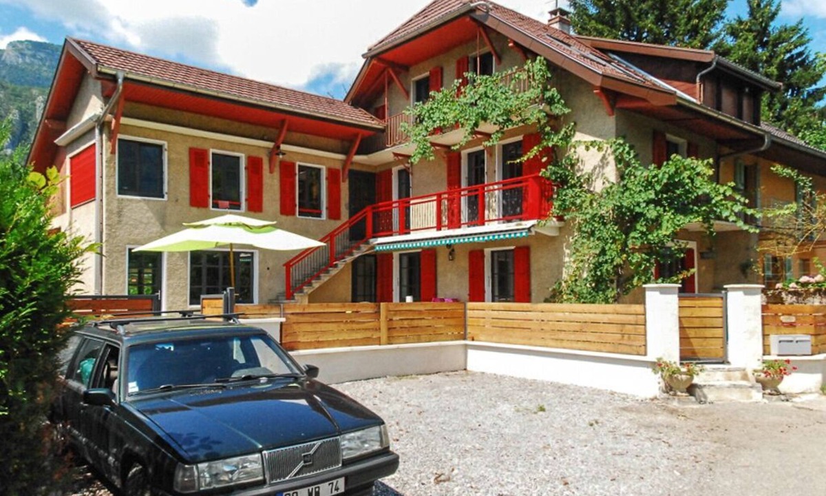 Chaparon House | Magnificent Savoyard house on the shore of Lake Annecy, 2 minutes from the beach