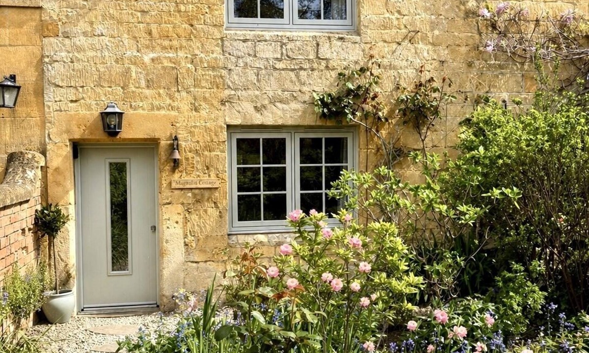 Moreton-in-Marsh Cottage | Magnolia Cottage