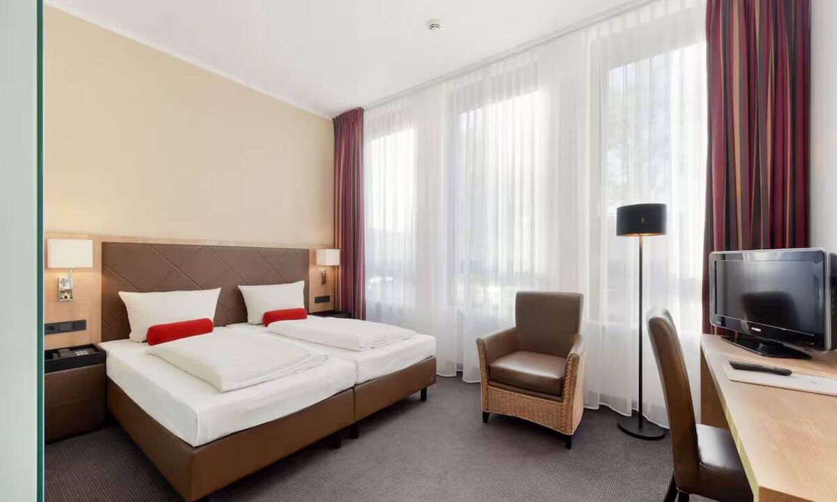 Obersendling Hotel | Make Yourself at Home in This Inviting Travel Retreat! Pets Are Welcome!