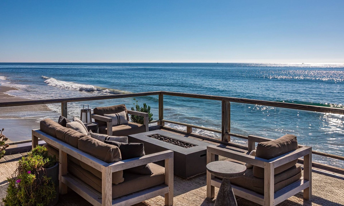 Malibu House | Malibu Beach House Directly on the SAND · Private Beach & Sunsets · OCEANFRONT!