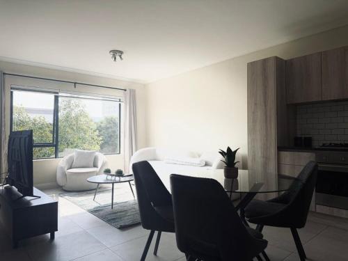 Century City Apartment | Manhattan Corner