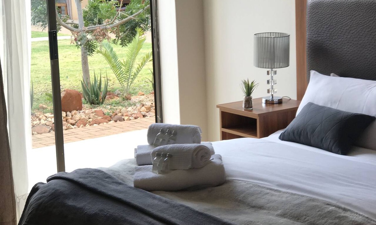 Kroondal House | Manor Hills Guest Lodge
