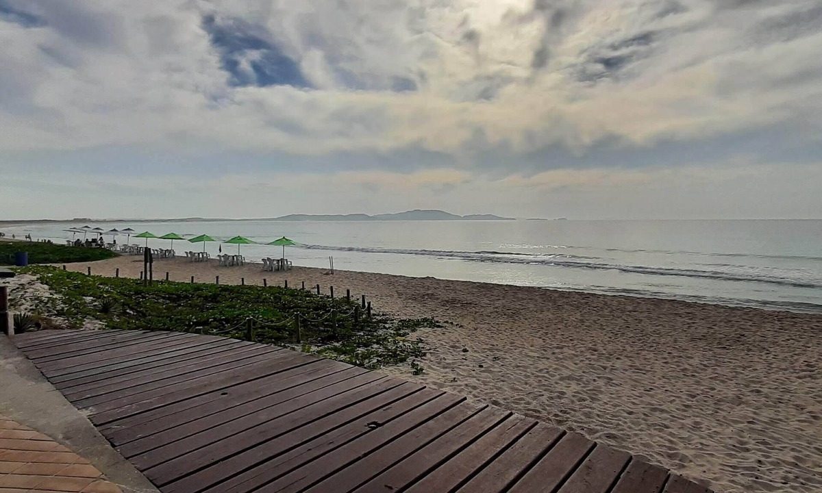 Pero House | Mansion on the Sand in Peró
