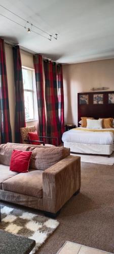 Downtown Johannesburg Apartment | Maphungubwe pop champagne hotel apt on 6th floor