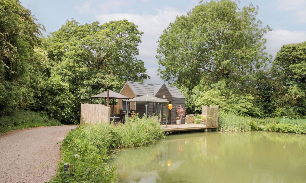 Thorpe Cottage | MAPLE LODGE AT BRIDGE LAKE FARM & FISHERY in Chacombe