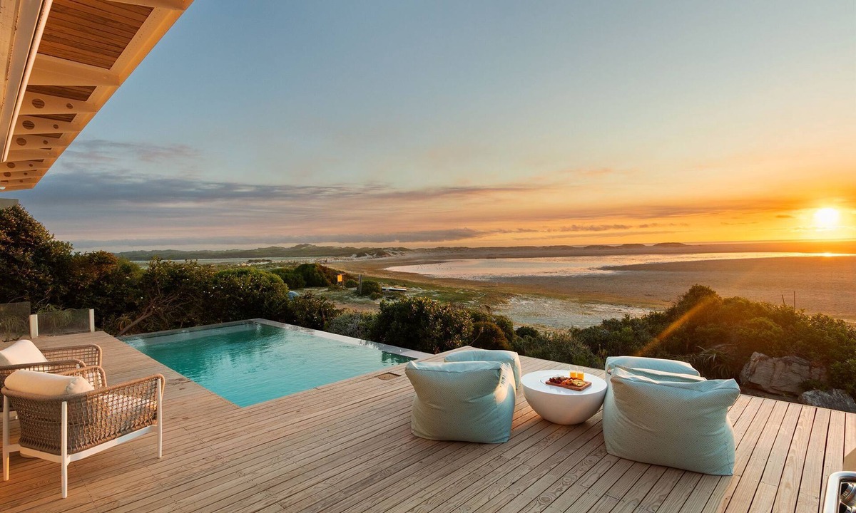 Fisherhaven House | MBIZI lagoon house - Four Bedroom House, Sleeps 8