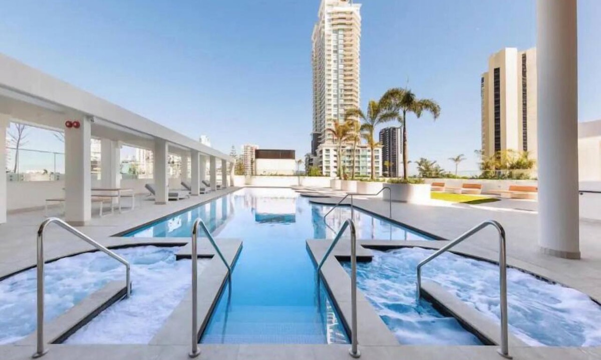 Gold Coast Apartment | Meriton Level 65 Oceanfront 2BR – Panoramic Views