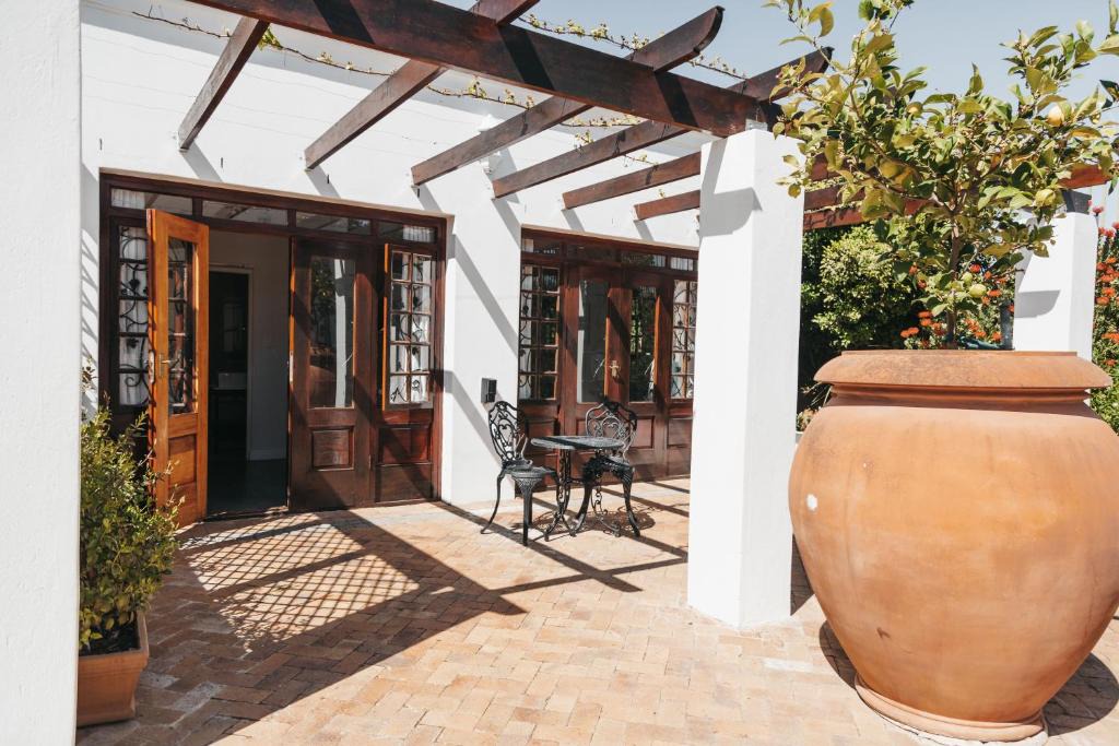 Koelenhof Apartment | Mitre's Edge Vineyard Studio