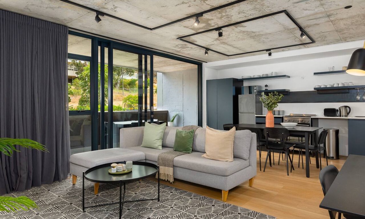 Schotsche Kloof Apartment | Modern 3-Bedroom in the Heart of Bo-Kaap - Netflix