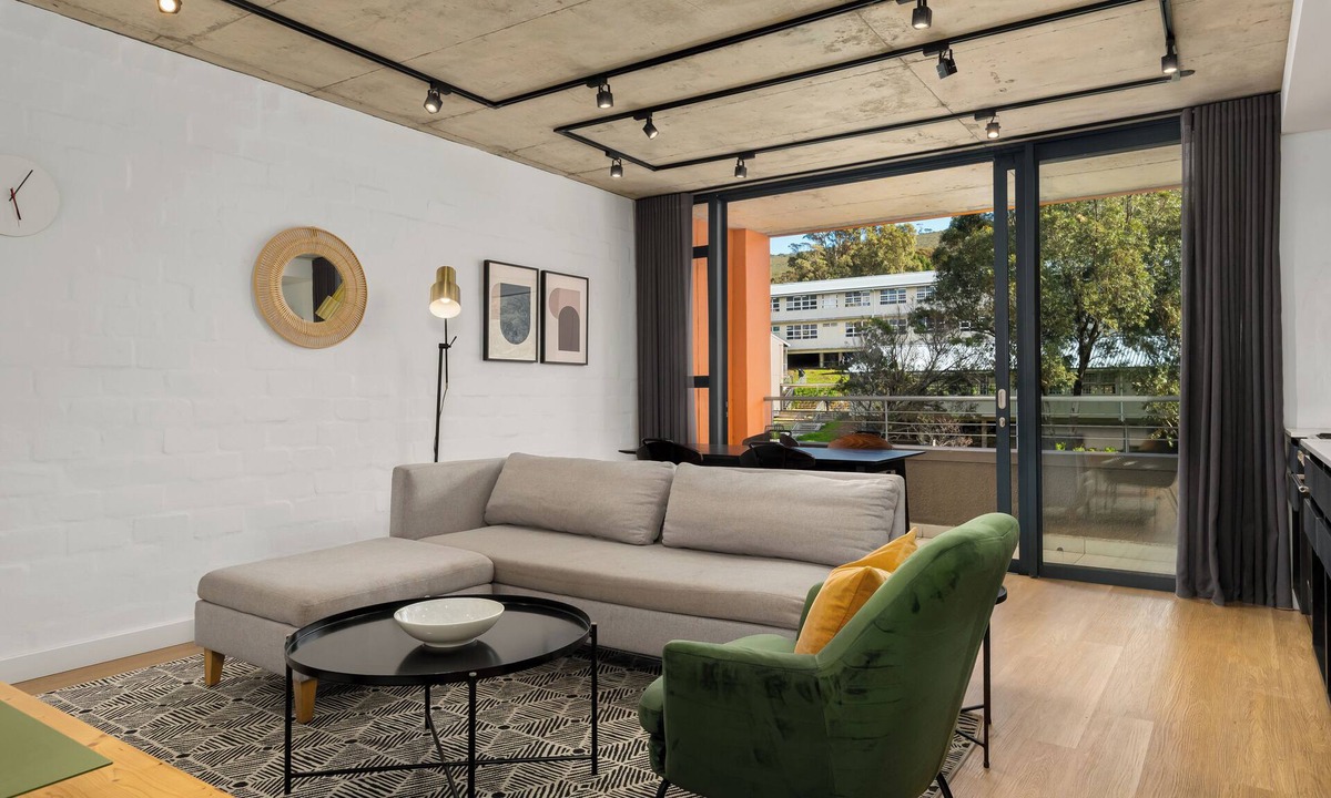 Schotsche Kloof Apartment | Modern Apartment in Vibrant Bo Kaap - Pool Deck