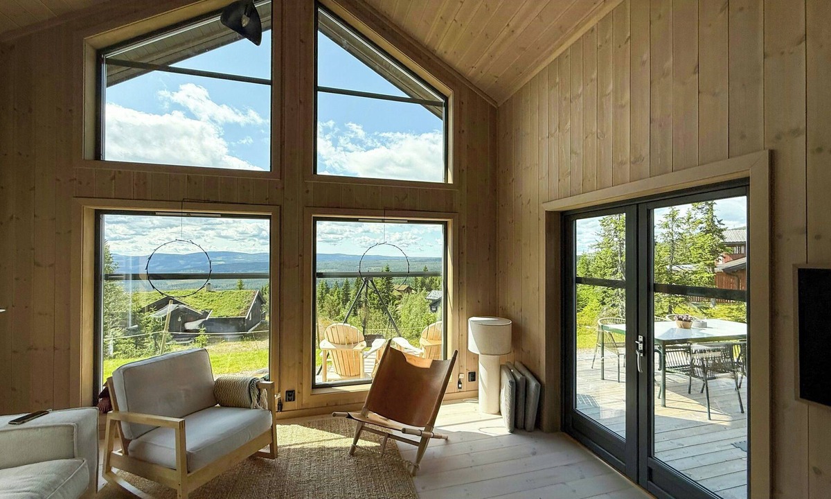 Rena House | Modern cabin with ski-in/out near Birken trails