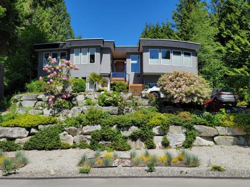 West Vancouver House | Modern Coastal 2BR Retreat with Hot Tub in Vancouver BC