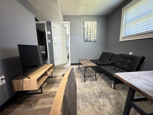 Anacostia Apartment | Modern Cozy Apartment with Free Parking
