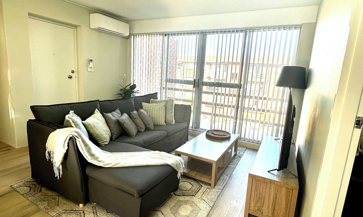 Crestwood Apartment | Modern Crestwood Retreat | 2BR Near Canberra City