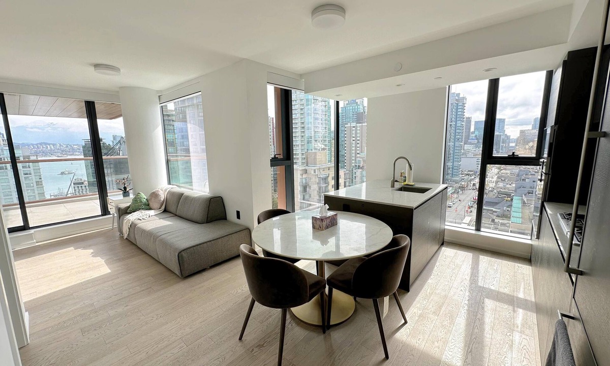 West End Apartment | Modern Dream Condo Downtown Vancouver