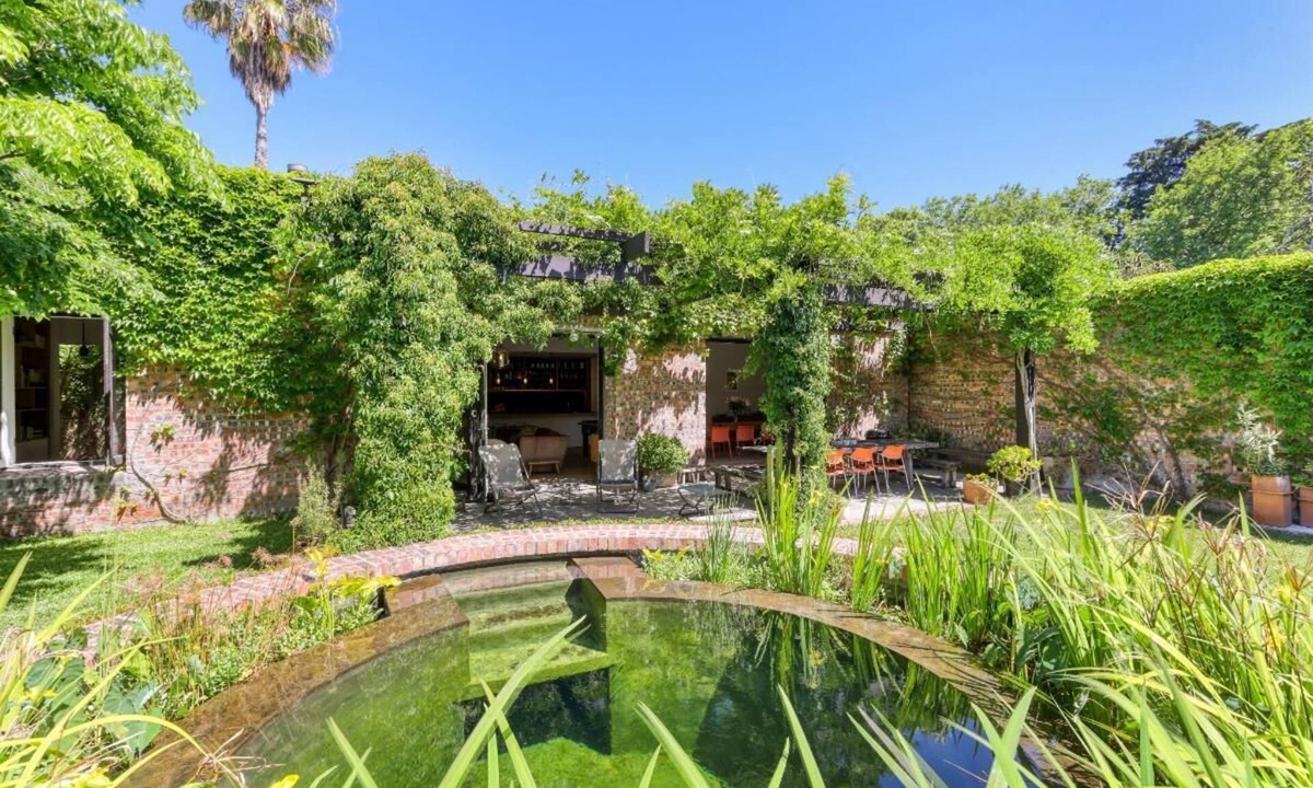Constantia Villa | Modern Minimalism in a Lush Garden Setting