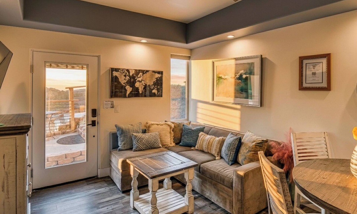 Thousand Oaks House | Modern Newbury Park Retreat near Thousand Oaks & Malibu
